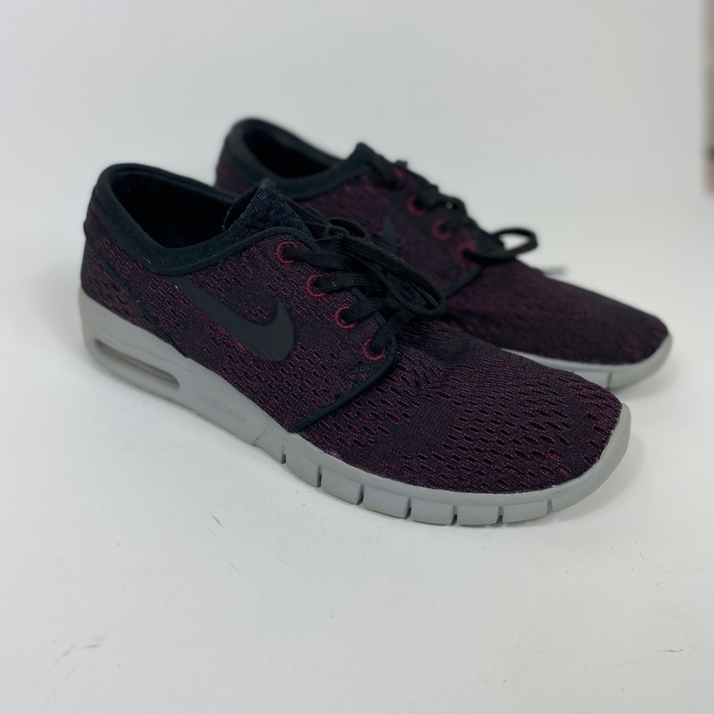 Black and purple speck Nike air size 9